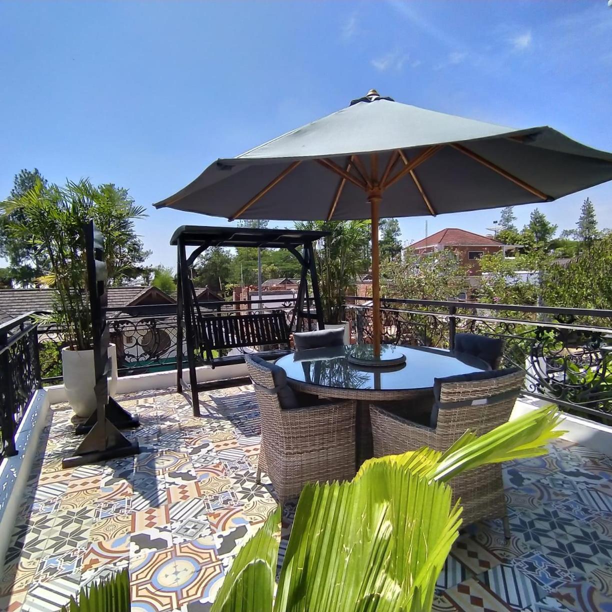 Villa Kota Bunga Malini 7 Cinengangirang Exterior foto
