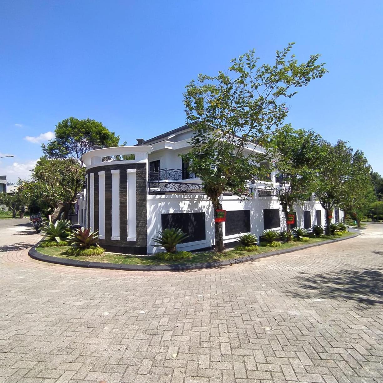 Villa Kota Bunga Malini 7 Cinengangirang Exterior foto